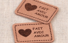 Etiquette Fait avec amour